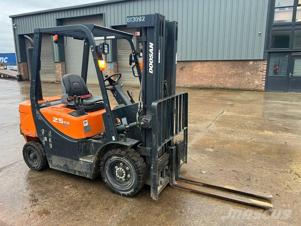 Doosan D 25 GP Chariots diesel