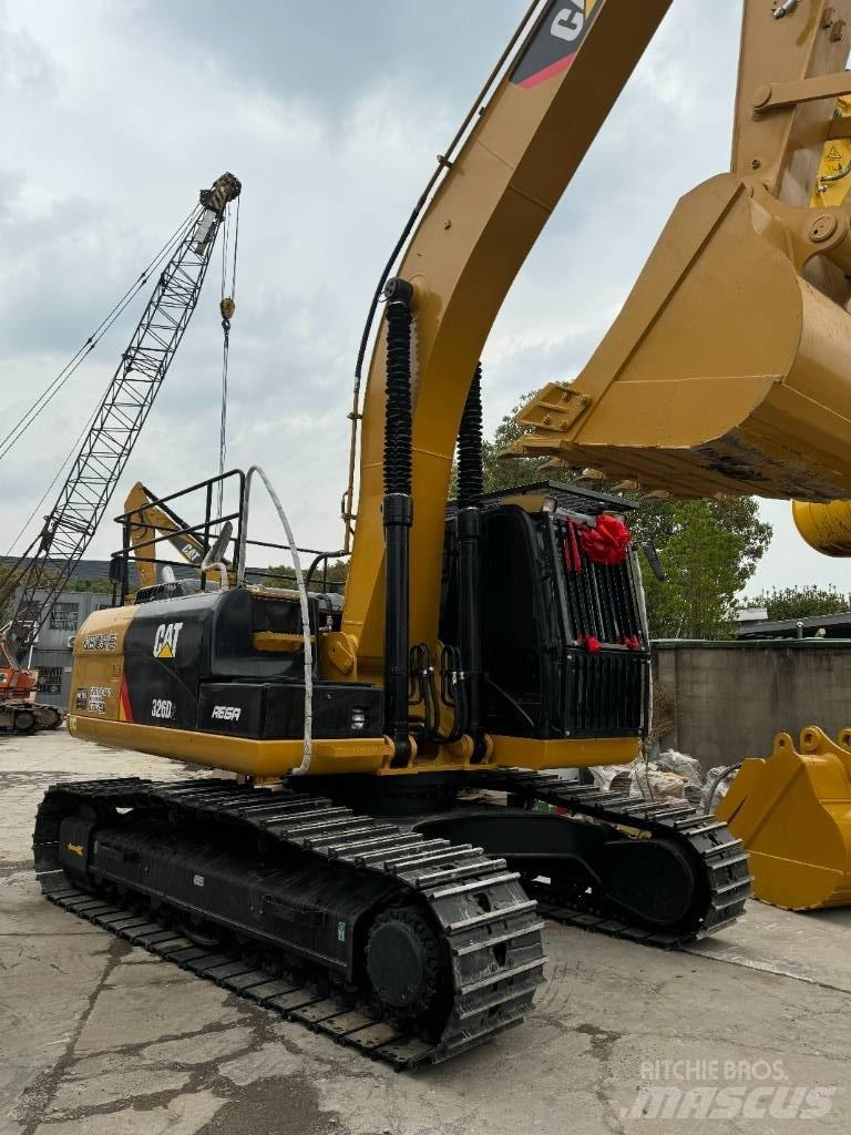 CAT 326D2 Pelle sur chenilles