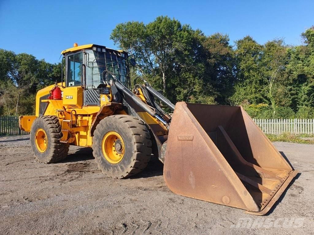 JCB 437 HT Chargeuse sur pneus