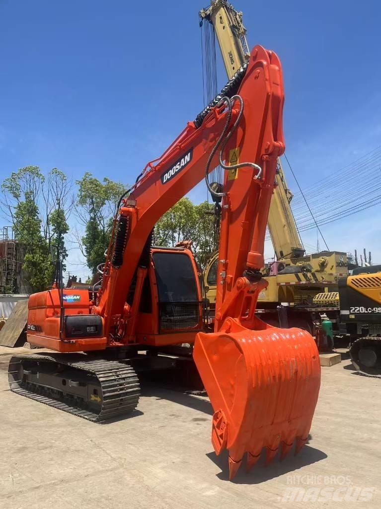 Doosan DX 140 LC Pelle sur chenilles