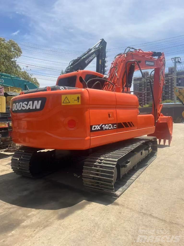 Doosan DX 140 LC Pelle sur chenilles