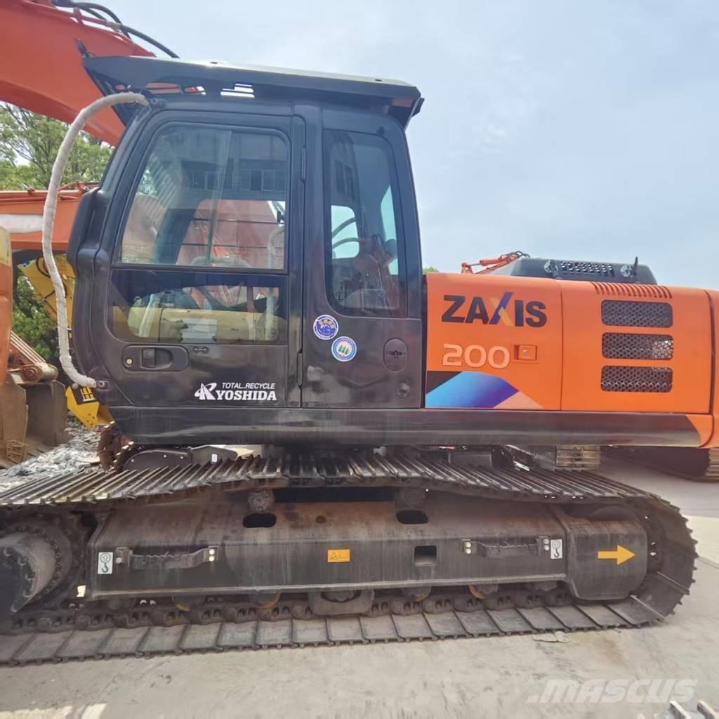 Hitachi ZX 200 Pelle sur chenilles