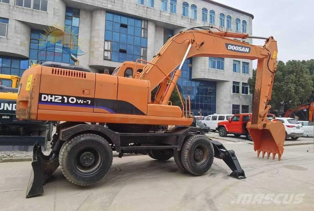 Doosan DH 210 W-7 Pelle sur pneus
