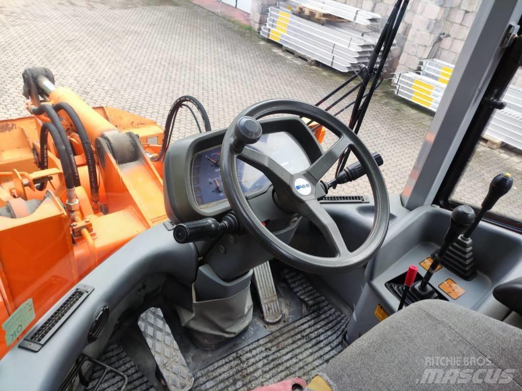 Fiat-Hitachi W90 Chargeuse sur pneus