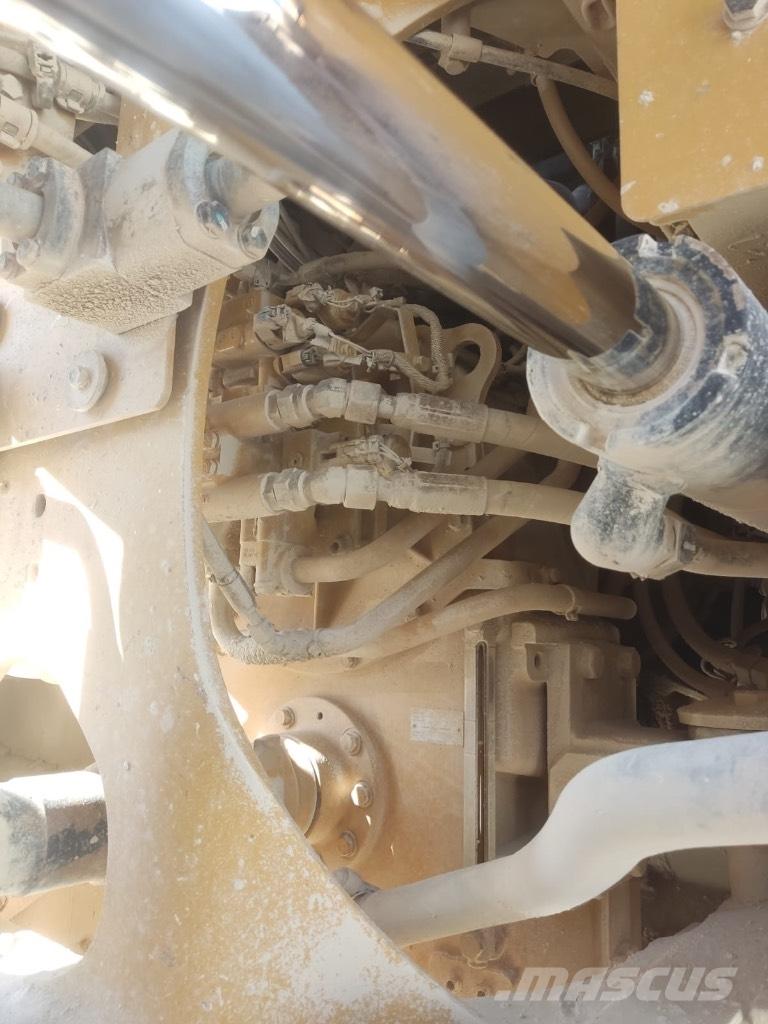 CAT 966 M Chargeuse sur pneus