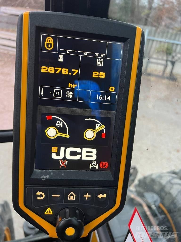 JCB JS 145 W+ TT4i Pelle sur pneus