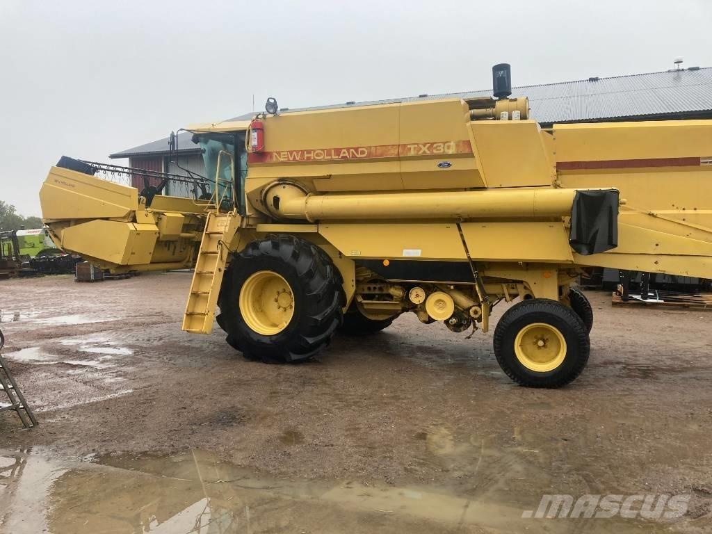 New Holland TX 30 Moissonneuse batteuse