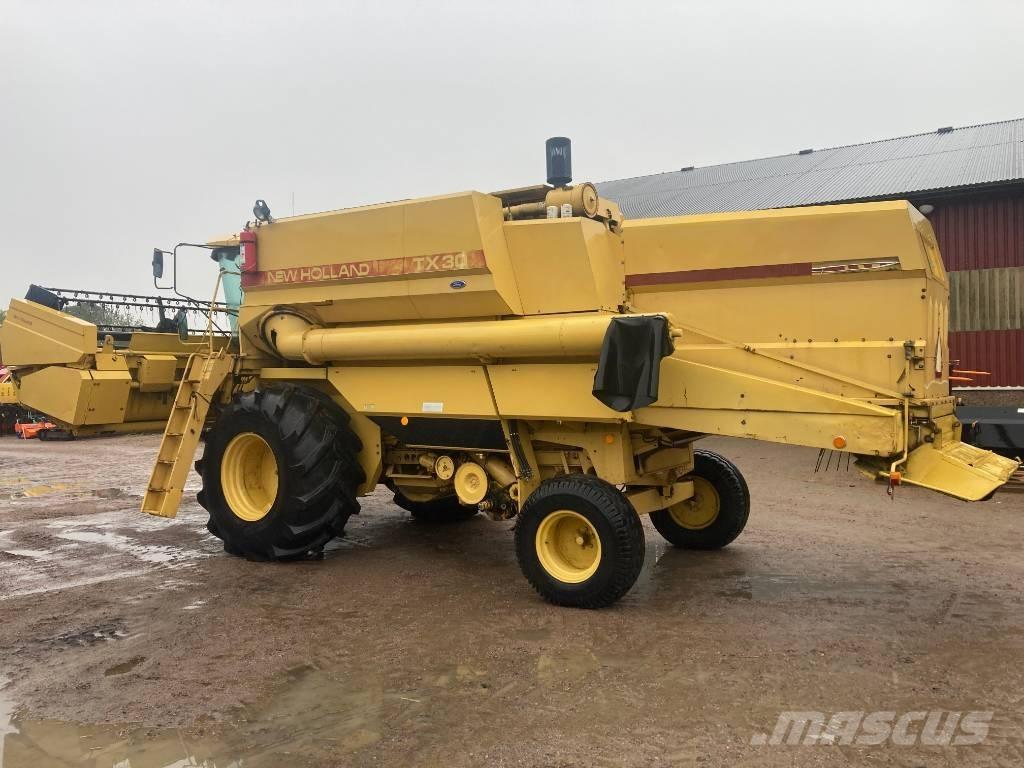 New Holland TX 30 Moissonneuse batteuse