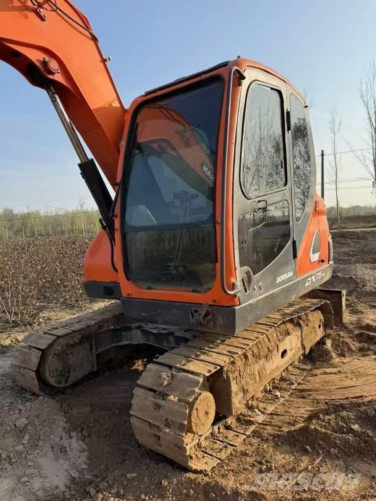 Doosan DX 75-9 C Pelle sur chenilles