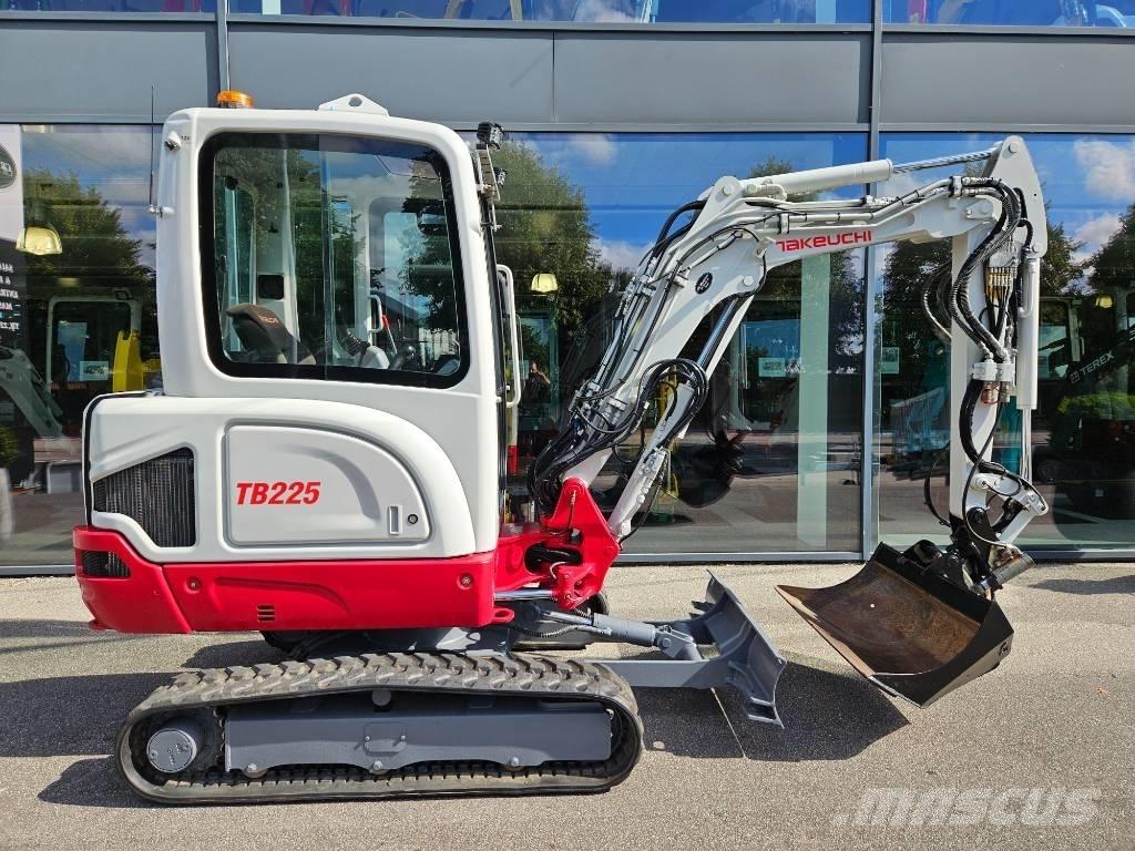 Takeuchi TB 225 Mini pelle < 7t
