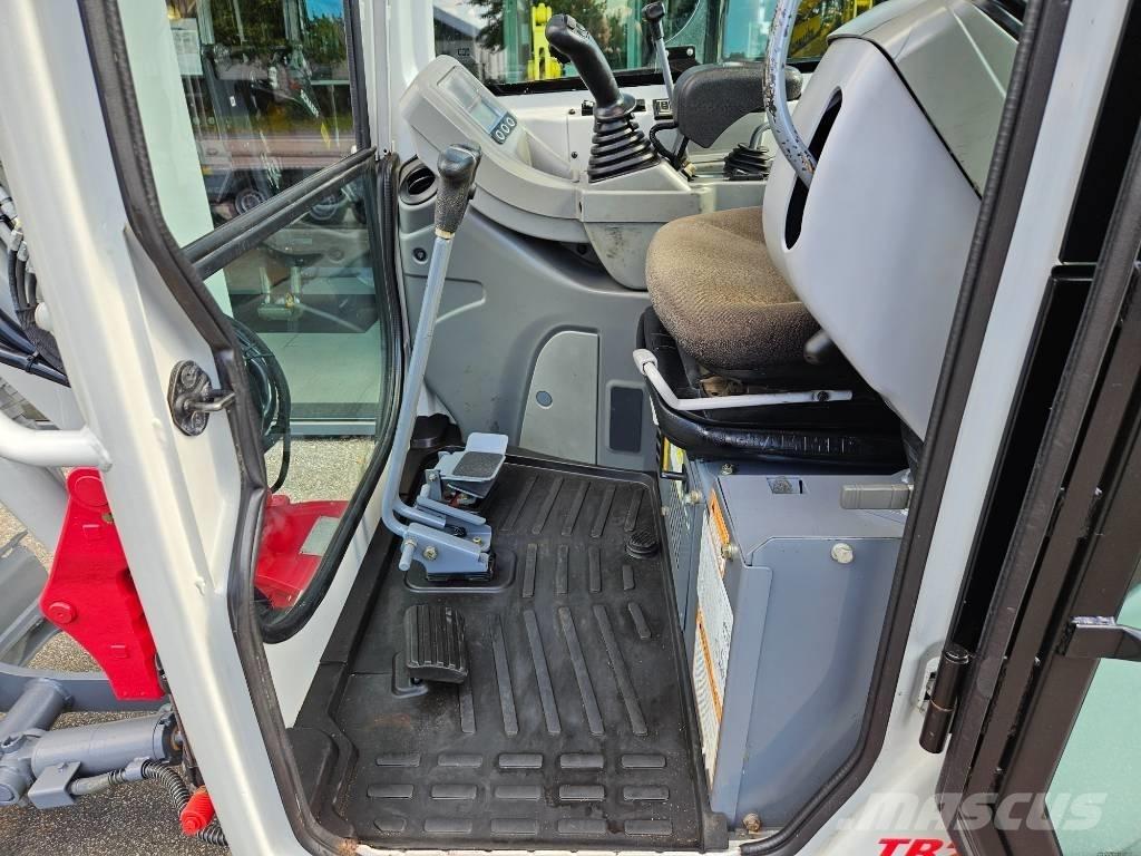 Takeuchi TB 225 Mini pelle < 7t