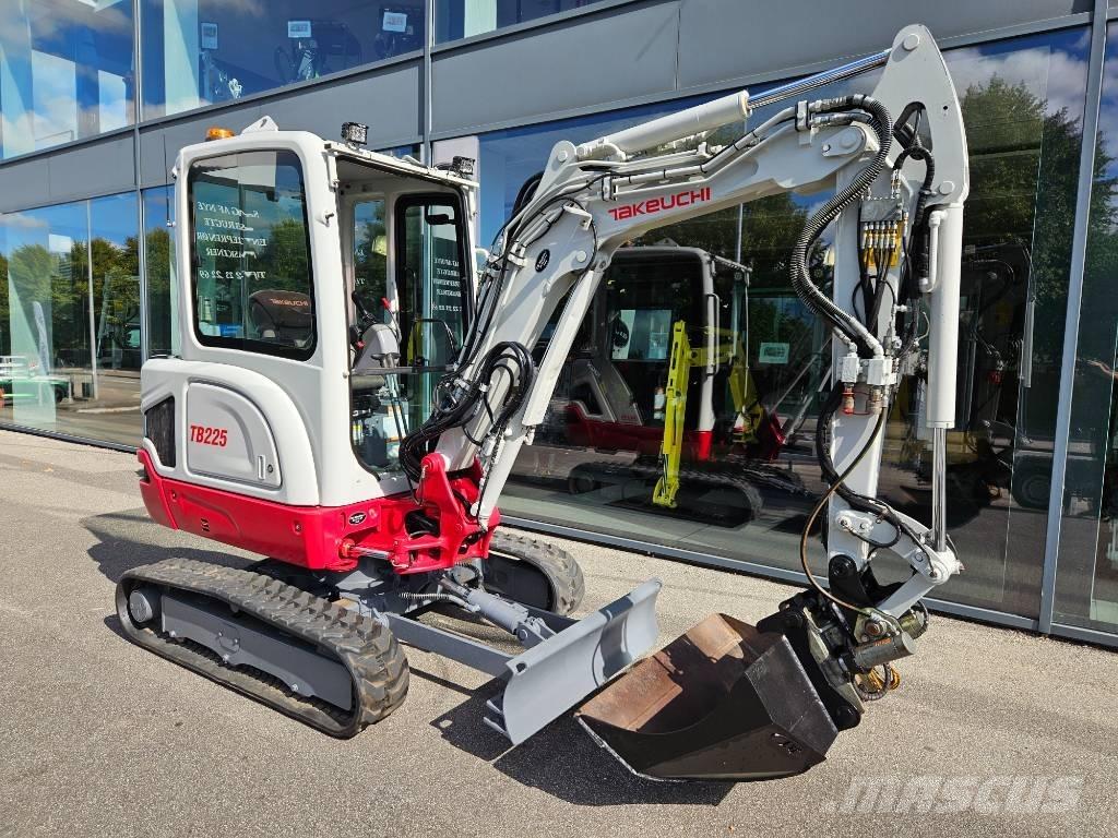 Takeuchi TB 225 Mini pelle < 7t