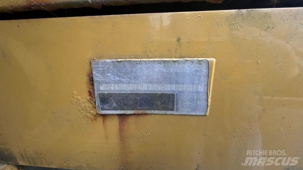 CAT 324 D L Pelle sur chenilles