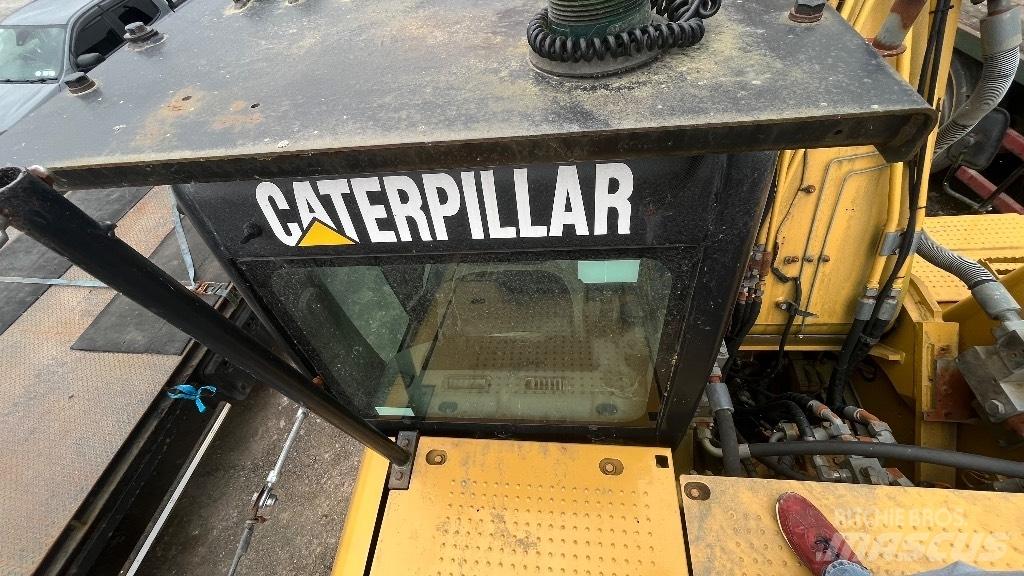 CAT 324 D L Pelle sur chenilles