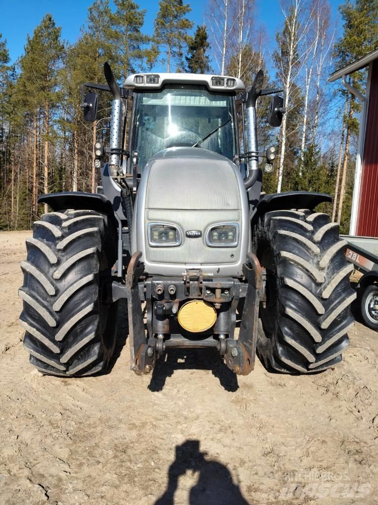 Valtra T130 Hi-Tek Tracteur