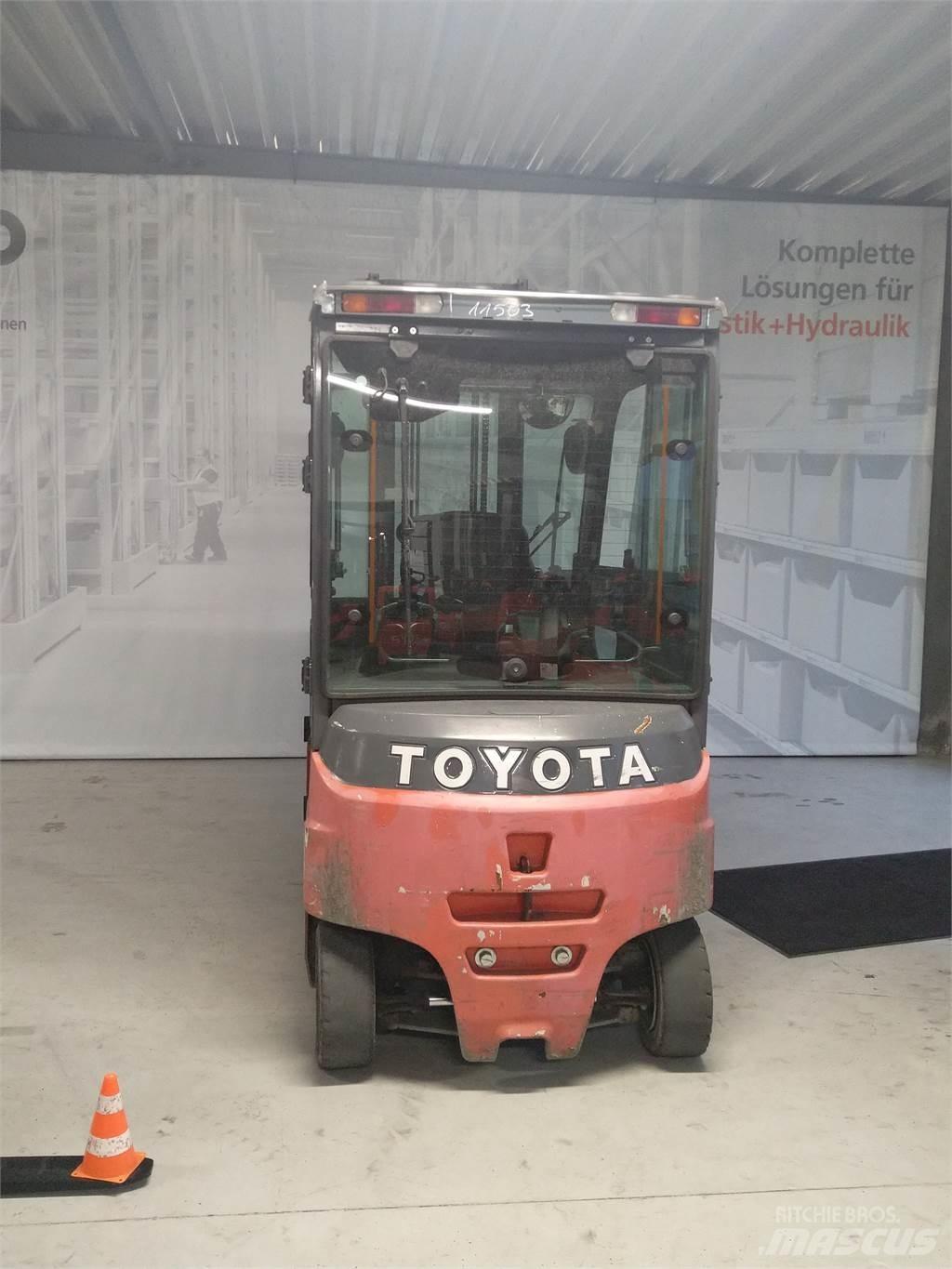Toyota 8FBMT30 Chariots élévateurs électriques
