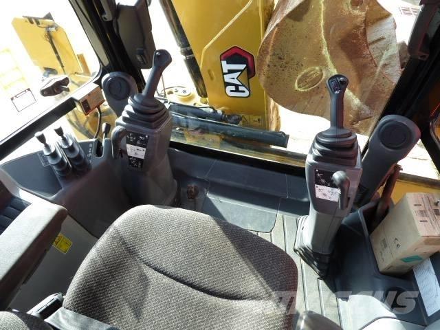 CAT 432 F Tractopelle
