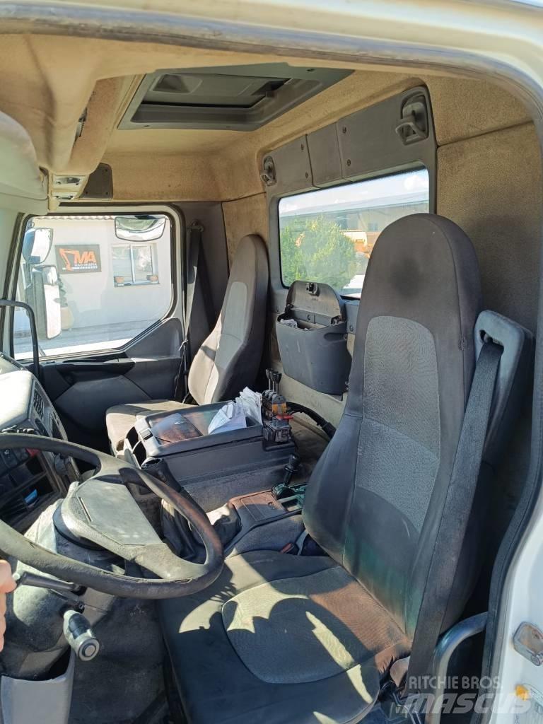 Renault 320 DCI Camion plateau ridelle avec grue