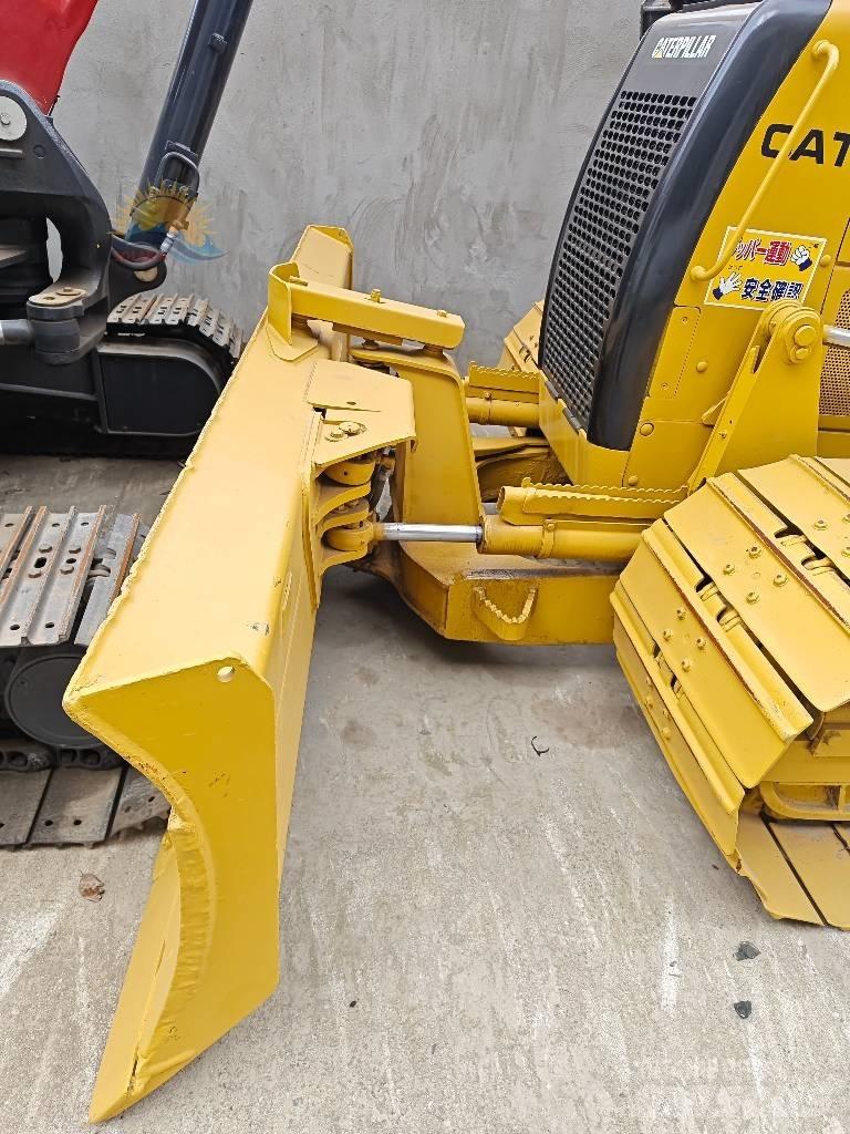 CAT D 5 K Bouteurs sur chenilles
