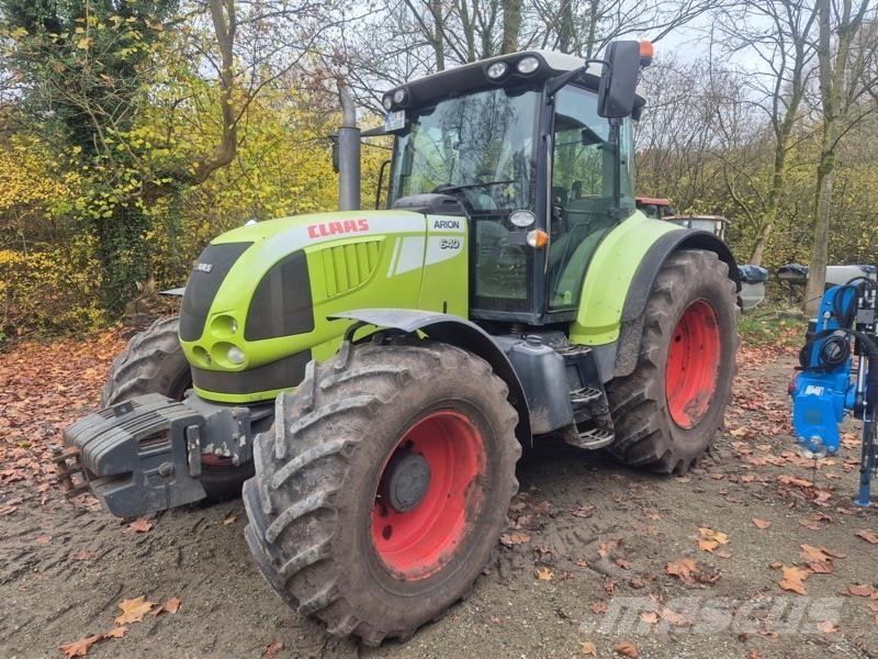 CLAAS Arion 640 Tracteur