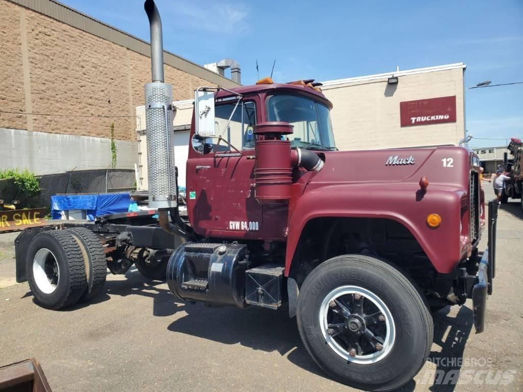 Mack RD 690 P Tracteur routier