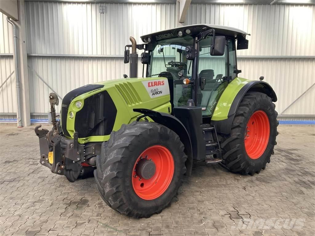 CLAAS Arion 640 Tracteur
