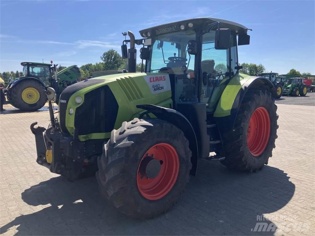 CLAAS Arion 640 Tracteur