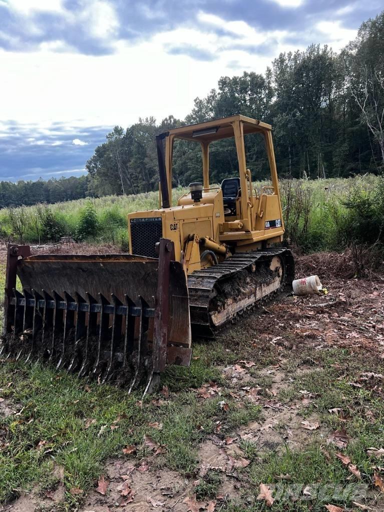 CAT D 3 B Bouteurs sur chenilles