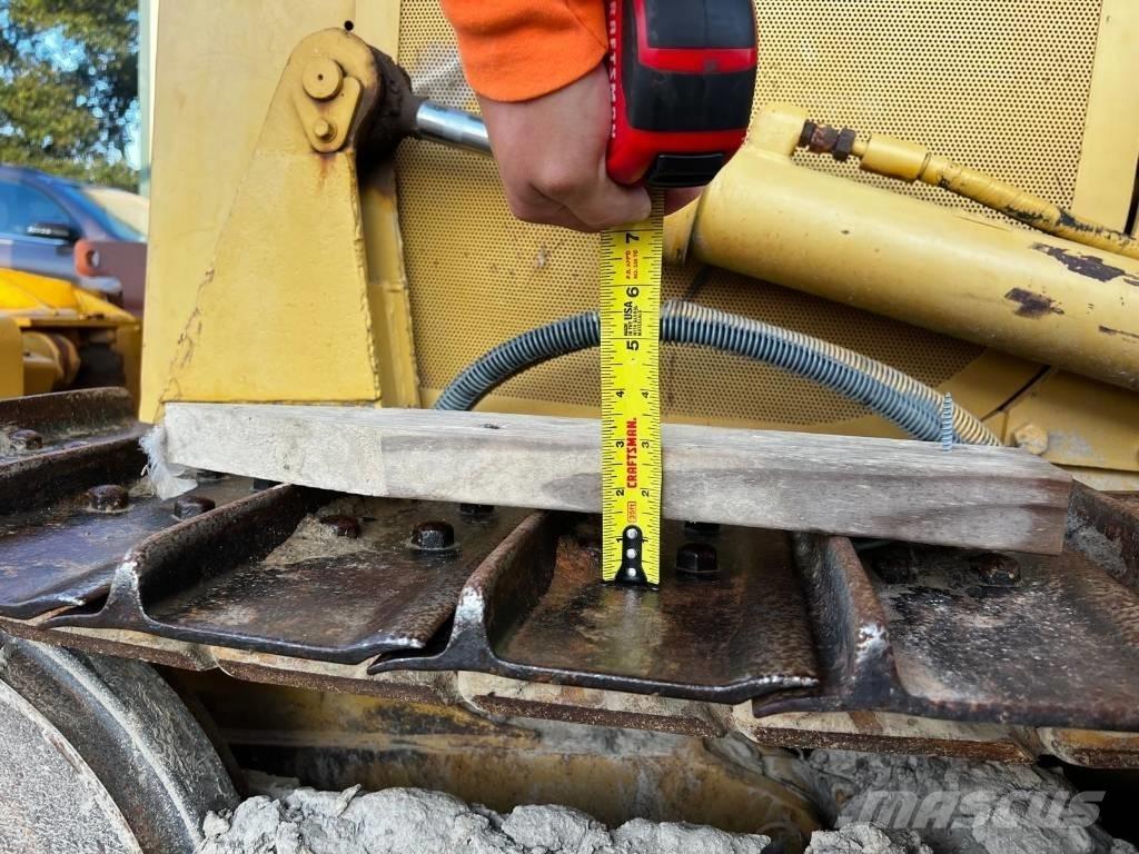 CAT D 3 B Bouteurs sur chenilles