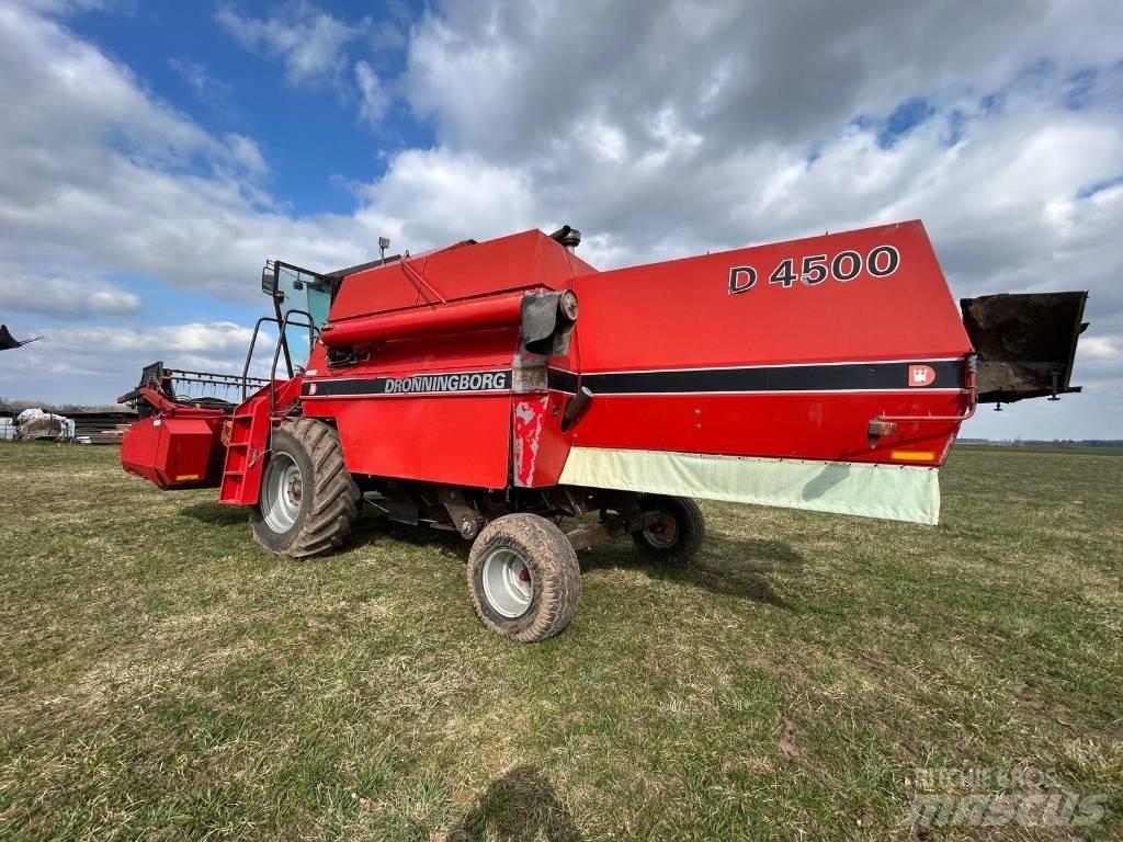 Dronningborg D4500 Moissonneuse batteuse