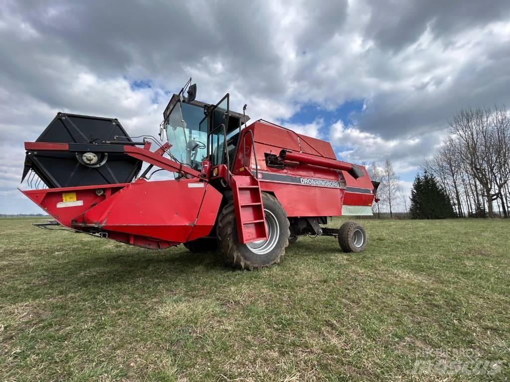 Dronningborg D4500 Moissonneuse batteuse