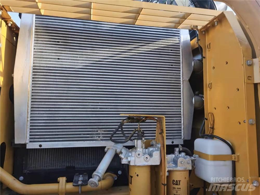 CAT 326D Pelle sur chenilles