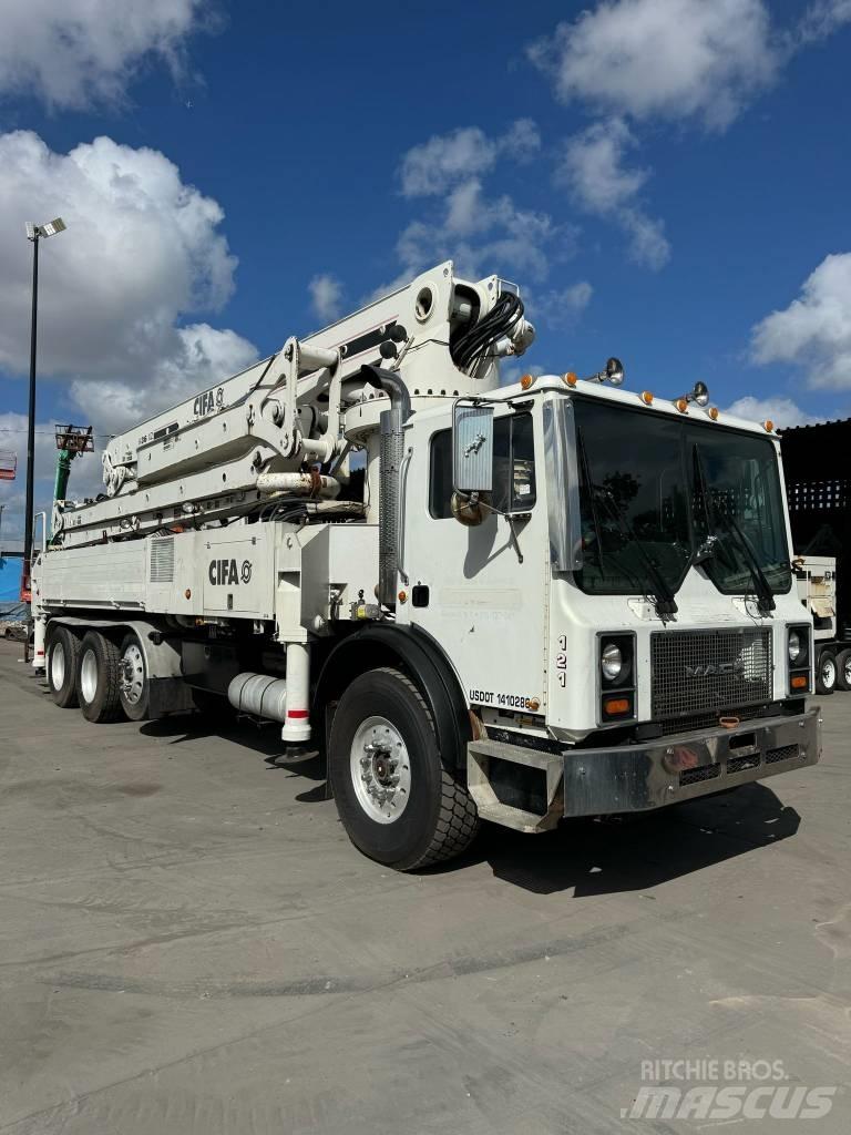 Mack MR 688 S Autre camion