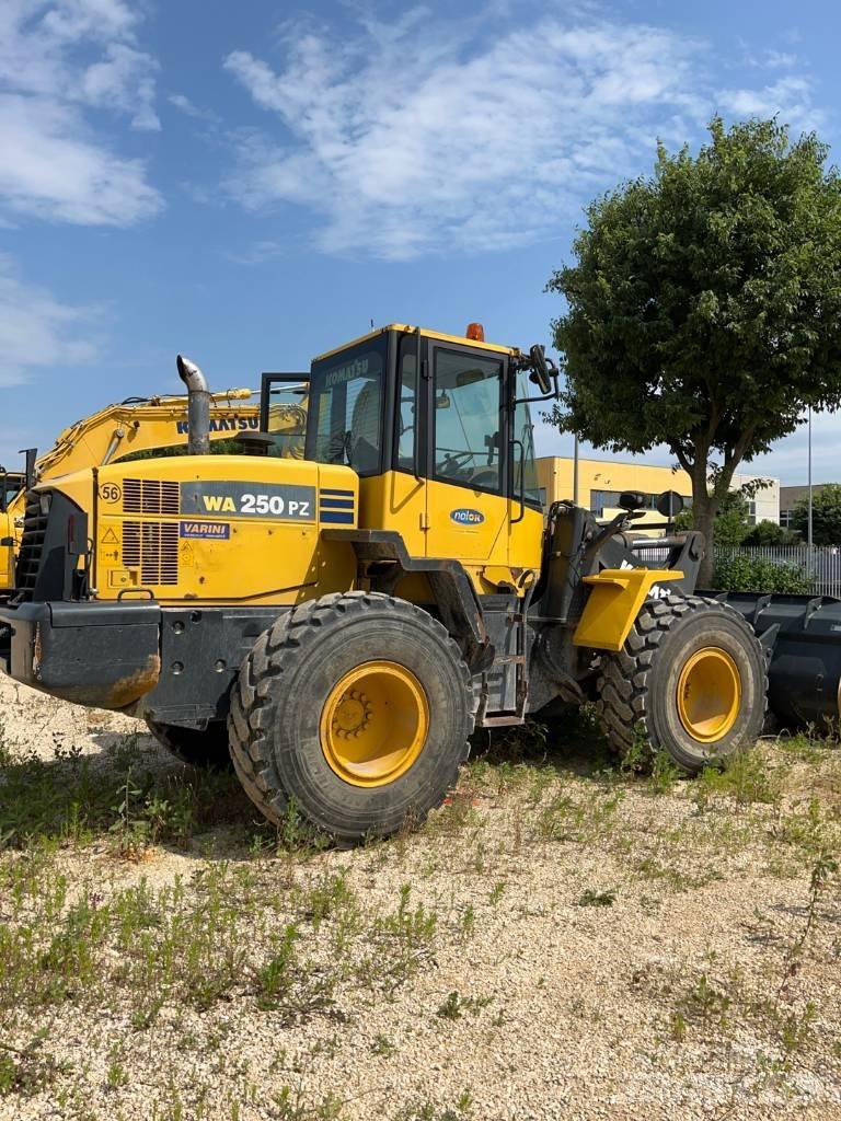 Komatsu WA 250 PZ-6 Chargeuse sur pneus