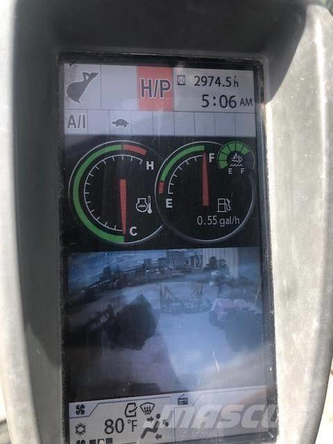 DEERE 245G LC Pelle sur chenilles