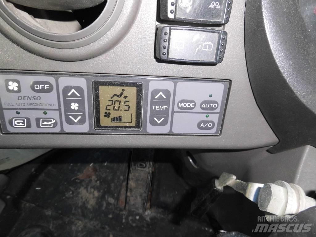 Hitachi ZW 180 Chargeuse sur pneus