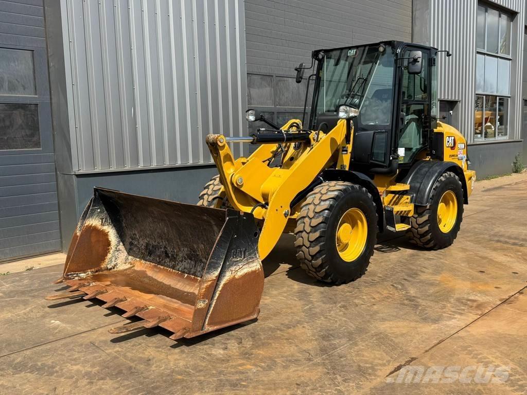 CAT 908M Chargeuse sur pneus