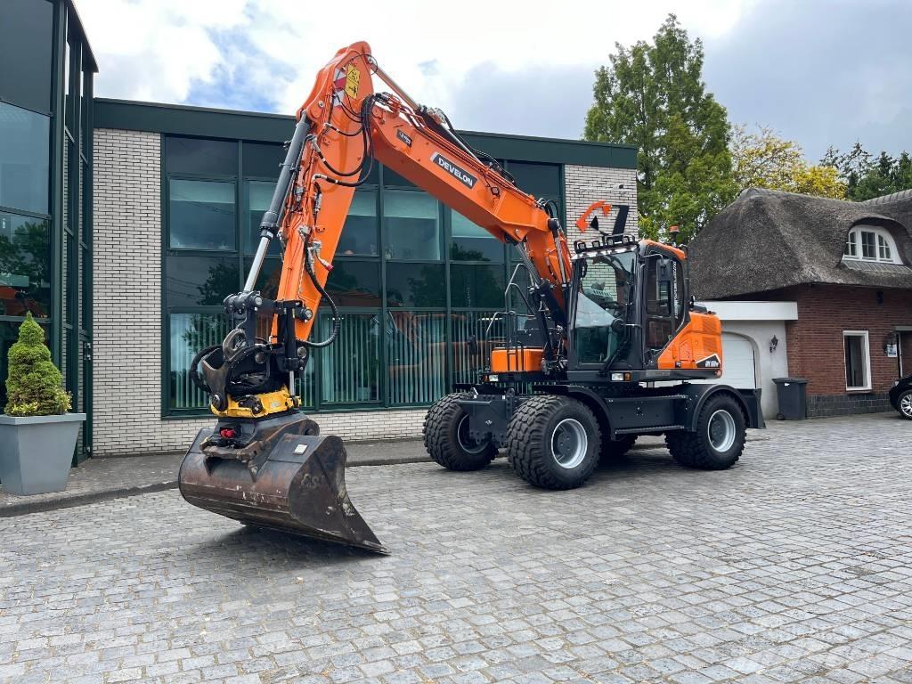 Develon DX 160 W-7 Pelle sur pneus