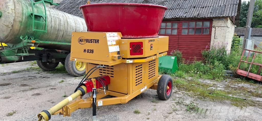 Haybuster H-835 Dérouleuse, pailleuse