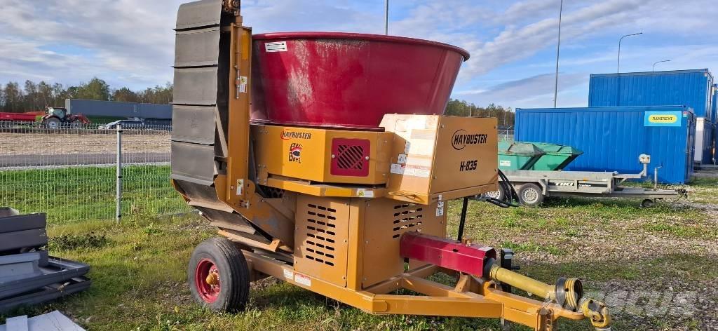 Haybuster H-835 Dérouleuse, pailleuse
