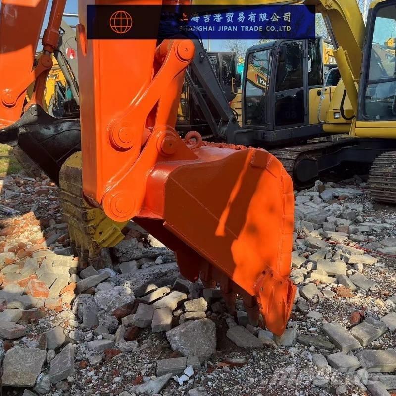 Hitachi ZX 135 Pelle sur chenilles