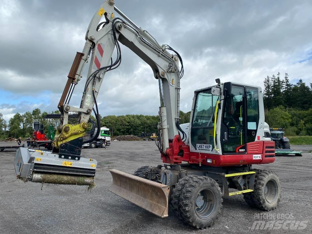 Takeuchi TB 295 W Pelle sur pneus