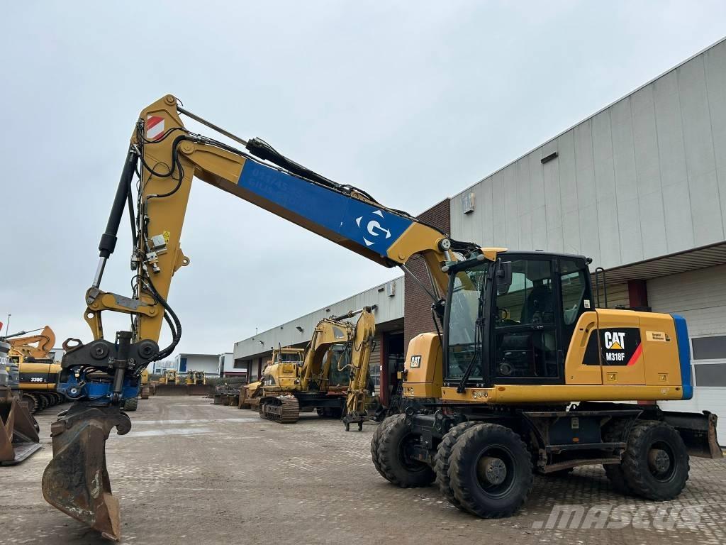 CAT M 318 F Pelle sur pneus