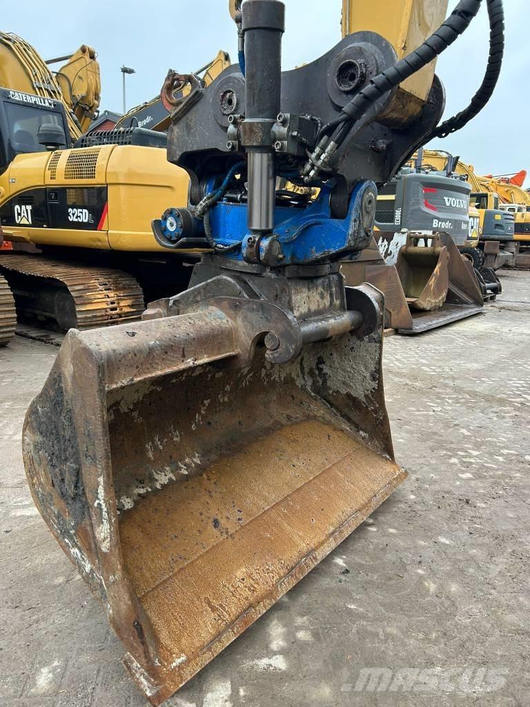 CAT M 318 F Pelle sur pneus