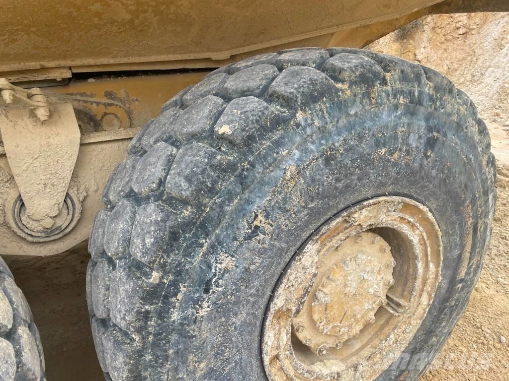 CAT 730 Tombereau articulé