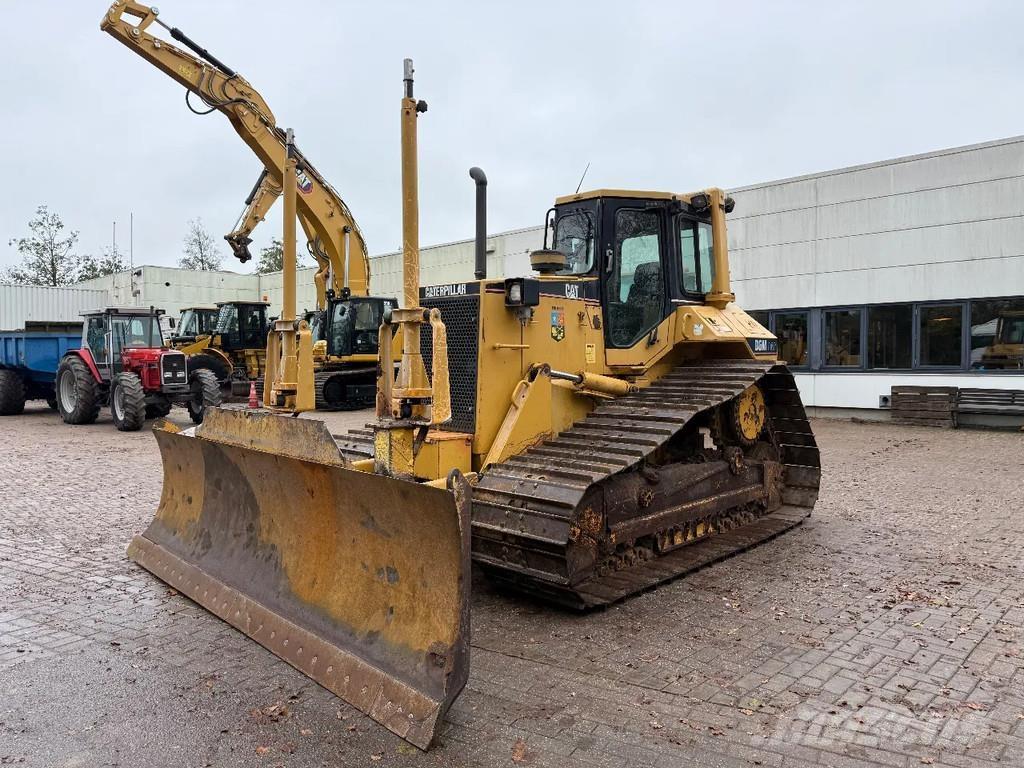 CAT D6M Bouteurs sur chenilles