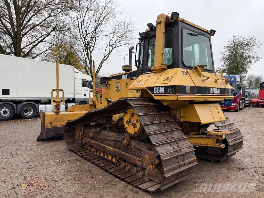 CAT D6M Bouteurs sur chenilles