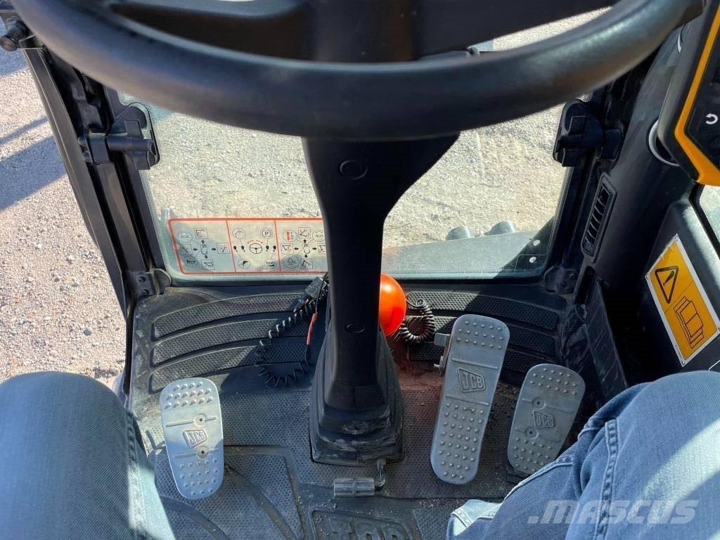 JCB JS 175 W Pelle sur pneus