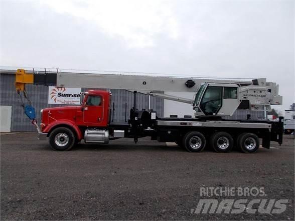 National NBT50 Camion plateau ridelle avec grue