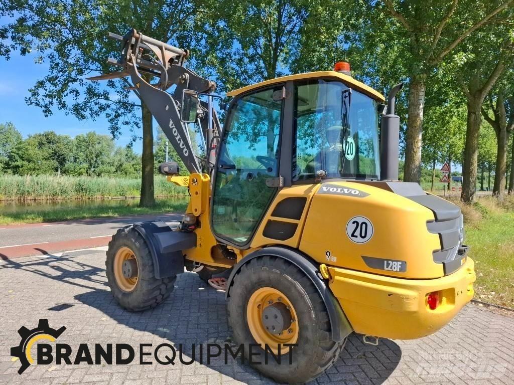 Volvo L28F Chargeuse sur pneus